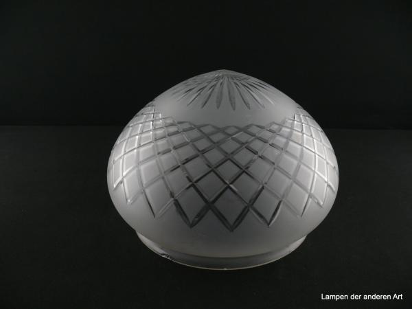 Lampenschirm, Kuppelschirm gebraucht, Glas grau satiniert Schliffdekor, Zentrum Strahlen, umlaufend mit wachsendem Umfang vergrößerndes Rautenmuster, D: ca. 25cm, H: ca. 16cm, Nostalgie Ersatzglas, Glashalter Griffrand 20cm