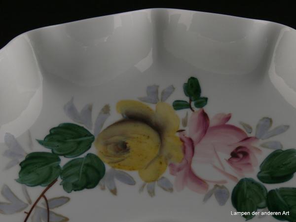 Jugendstil Lampenschirm gebraucht Glas opal weiß, handgemaltes Dekor auf der Innenseite, ansprechendes Motiv aus einem Reigen aus Rosenblüten und Blattwerk,  D: ca.25cm H: ca.7cm, Ersatzschirm, Glashalter 6cm, Detail Dekor
