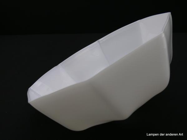 Jugendstil Lampenschirm gebraucht, schöner Glasschirm, opal weißer Grund, gekniffene Wandung, zum Rand hin leicht ausgestellt, Nostalgie Ersatzschirm H: 10,5cm, D: 25cm, Glashalter Griff-Rand 6cm, liegend
