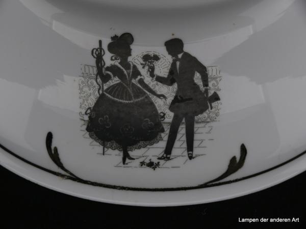 Jugendstil Lampenschirm gebraucht, Glas Schüsselform, Scherenschnittmotiv schwarz auf opal weißem Grund, galanter Herr umspielt seine angebetete Dame in vier dargestellten Episoden, Nostalgie Ersatzschirm für alte Lampen, Glashalter 6cm, Szene Begrüßung
