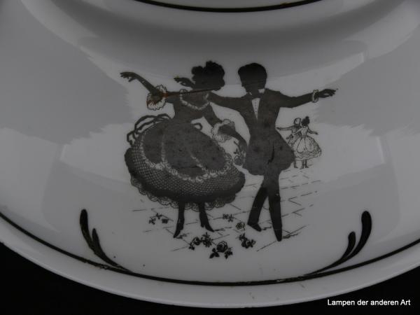 Jugendstil Lampenschirm gebraucht, Glas Schüsselform, Scherenschnittmotiv schwarz auf opal weißem Grund, galanter Herr umspielt seine angebetete Dame in vier dargestellten Episoden, Nostalgie Ersatzschirm, Glashalterand 6cm, Szene Aufforderung zum Tanz