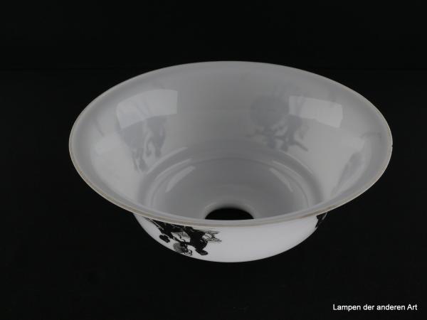 Jugendstil Lampenschirm gebraucht, Glas Schüsselform, Scherenschnittmotiv schwarz auf opal weißem Grund, galanter Herr umspielt seine angebetete Dame in vier dargestellten Episoden, Nostalgie Ersatzschirm für alte Lampen, Glashalterand 6cm, von unten