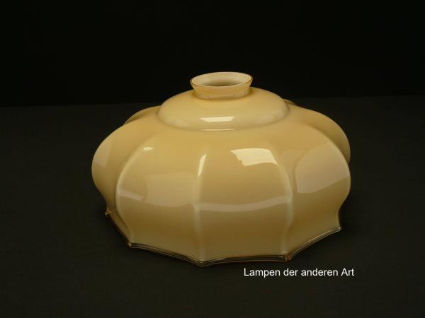 Jugendstil Lampenschirm gebraucht, Glas außen gelb, innen weiß, in die Rundung vertikal gekniffene Abtrennungen, Klarglasfaden als Abschlussrand, Nostalgie Ersatzglas für alte Lampen D: ca.25cm, H: ca.13cm, Glashalter Griffrand 6cm