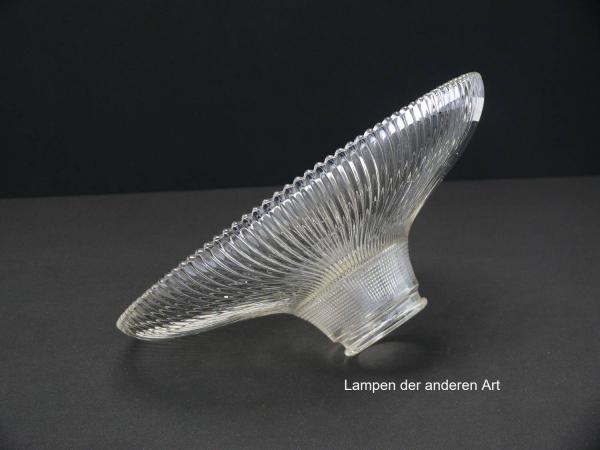 Lampenschirm gebraucht, dickwandiges Klarglas, für Vintage Beleuchtung, gerillte Wandung, gezackter Abschlussrand, Pressglas, Nostalgie Ersatzglas, Glashalter 6cm, liegend