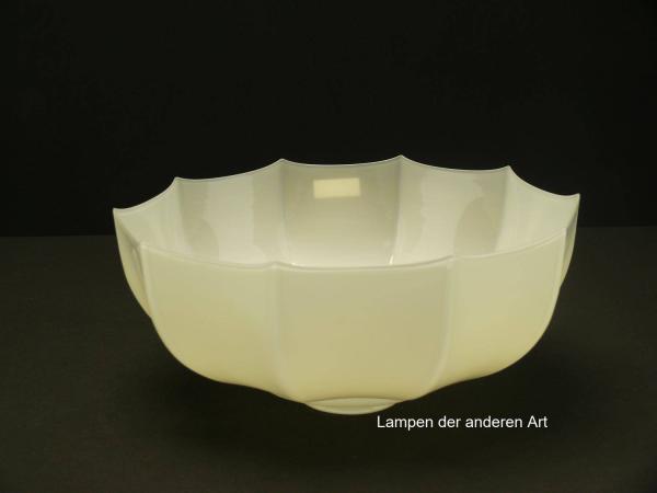 Lampenschirm gebraucht, Glas elfenbeinfarben, gerade Schulter, zehnfach gekniffene Wandung, Nostalgie Ersatzschirm, Glashalter 6cm, typisch für Küche, von unten