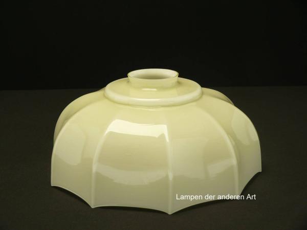 Lampenschirm gebraucht, Glas elfenbeinfarben, gerade Schulter, zehnfach gekniffene Wandung, Nostalgie Ersatzschirm, Glashalter 6cm, typisch für Küche