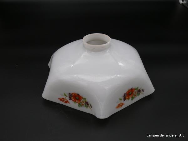 Jugendstil Lampenschirm gebraucht, Glas opal weiß, sechsfaches Blumendekor aus Mohnblumen, Kamille und Stiefmütterchen zwischen Blattgrün, antiker Ersatzschirm D: 27cm H: 11cm, Griffrand Glashalter 6cm