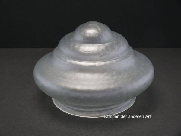 antiker Jugendstil Lampenschirm gebraucht, alter originaler Ersatzschirm, grau satiniert; Wandung in drei Stufen zur Mitte hin verjüngend, halbkugelförmiger Abschluss, Nostalgieglas D: ca.27cm, H: ca.18cm, Glashalter Griffrand 20cm
