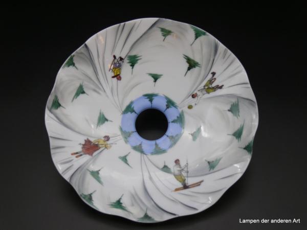 Jugendstil Lampenschirm gebraucht, Glas opal weiß, mit handgemaltem Dekor auf der Schirminnenseite, Motiv Winterlandschaft, D:27cm H:7cm, Griffrand 6cm