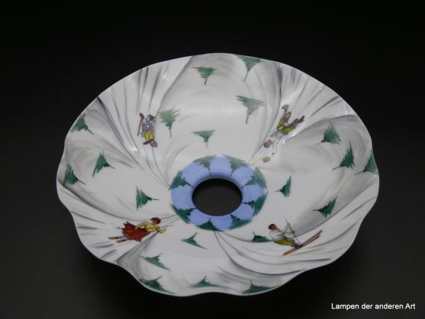 Jugendstil Lampenschirm gebraucht, Glas opal weiß, mit handgemaltem Dekor auf der Schirminnenseite, Motiv Winterlandschaft, D:27cm H:7cm, Griffrand 6cm von unten