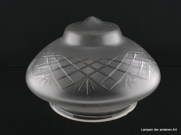 Jugendstil Lampenschirm gebraucht, Glas grau satiniert, gestuft ausgearbeitete untere Wandungszone, geschliffenes Strahlendekor auf dem abgerundeten Dorn, schräg abfallende Wandung mit Kerbschliff aufgebrachte geometrische Formen