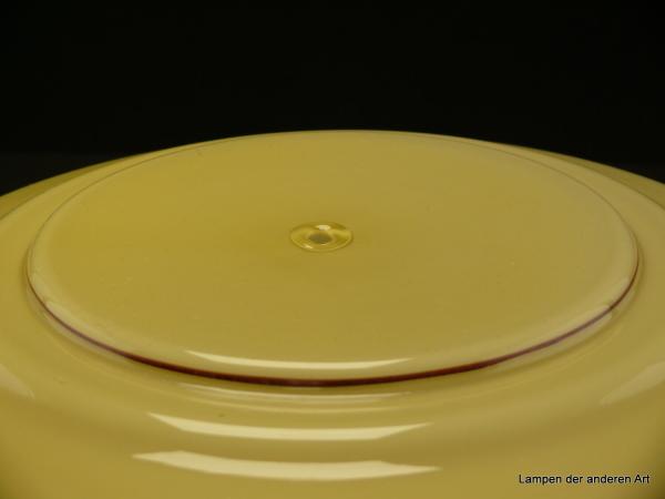 Jugendstil Lampenschirm gebraucht, geschlossenes Glas elfenbeinfarben, Spritzdekor farbig in orange-braun Tönen gefasst, Nostalgie Ersatzglas, D: ca. 35cm, H: ca.17cm, Achtung Sondergröße Glashalter, Detail Loch für Quaste