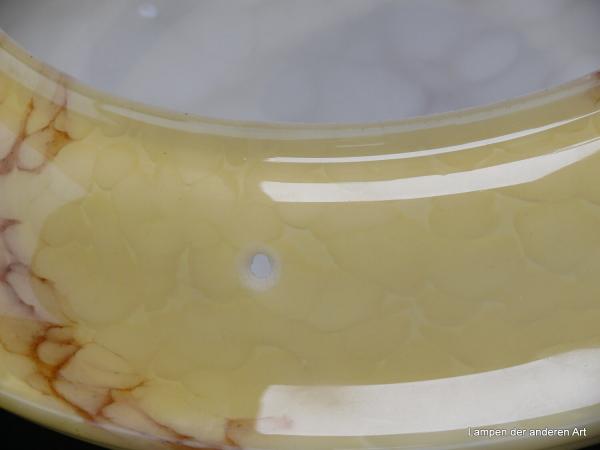 Art Deco Lampenschirm gebraucht, Glas, flache geschlossene Schale, getreppt, gelb-braun marmoriert, glatte glänzende Oberfläche, Nostalgie Ersatzglas D: ca.43cm, H: ca.13cm, Loch Öffnung ca. 27cm, drei Bohrungen Ø 5mm für Aufhängung