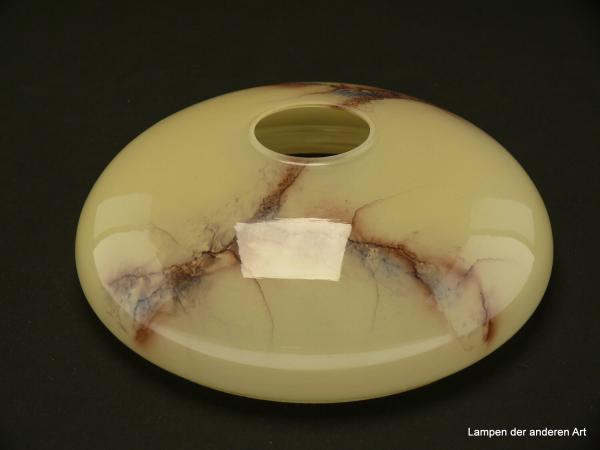 Art Deco Lampenschale gebraucht, Glas, Grund gelb, braun-grau marmoriert durchzogen, glatte glänzende Oberfläche, Nostalgie Ersatzglas D: ca.22cm, H: ca.6,5cm, ohne Glashalter Griffrand, Loch gemessen ca. 48mm