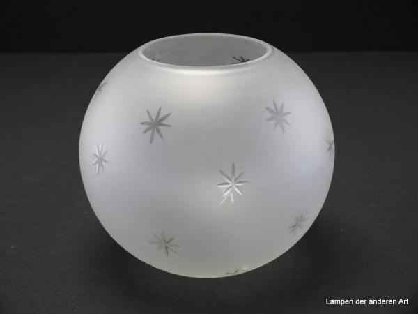 Art Deco Lampenschirm, gebraucht, Glas, gedrungene Kugel, satinierte Oberfläche, Wandung mit kleinen Sternen im Kerbschliff verziert, Nostalgie Ersatzglas, D: ca.17cm, H: ca.15cm, ohne Griffrand Glashalter, Loch ca. 54mm, von unten