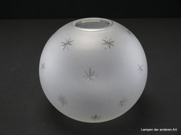 Art Deco Lampenschirm, gebraucht, Glas, gedrungene Kugel, satinierte Oberfläche, Wandung mit kleinen Sternen im Kerbschliff verziert, Nostalgie Ersatzglas, D: ca.17cm, H: ca.15cm, ohne Griffrand Glashalter, Loch ca. 54mm