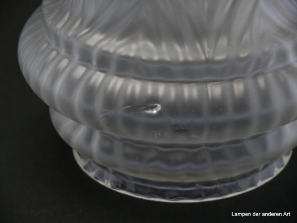 Jugendstil Lampenschirm gebraucht satiniert grau, Zapfen mit mehreren Einschnürungen, Nostalgie Ersatzglas für alte Lampen, D: ca.18cm, H: ca.17cm, Griffrand Glashalter gemessen 12,5cm, herstellungsbedingter Glastropfen innen