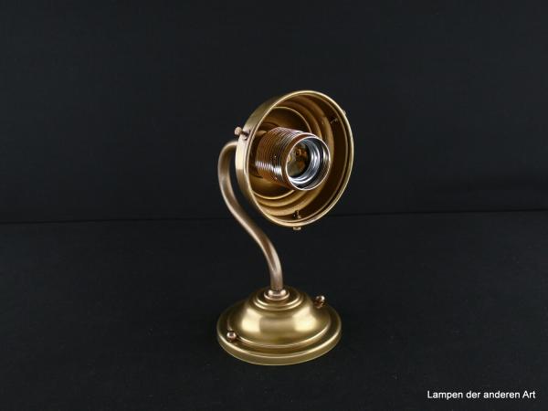 Schlichte Jugendstil Wandlampe Gestell, gefertigt aus Messing - hell patiniert, zeitlose Wandleuchte, mit verschiedenen Lampenschirmen kombinierbar, 1xE27/40W, Glashalter 8cm, von unten