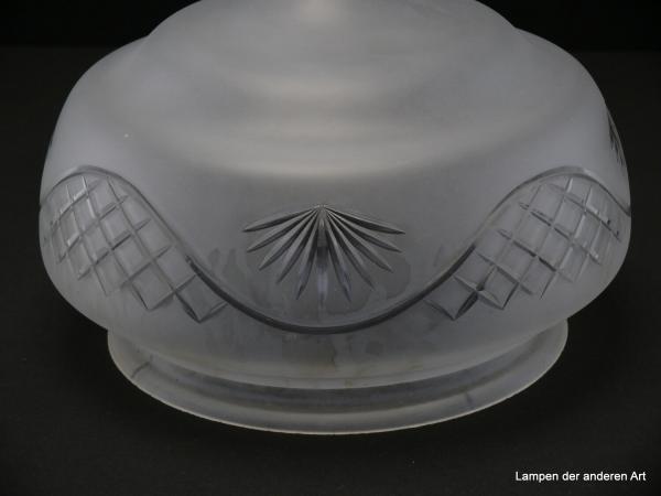 Jugendstil Lampenschirm gebraucht, Kuppelglas satiniert, umlaufender Kerbschliff als geometrische Formen und Fächer, final Sternschliff am getrepptem Schlussteil, Nostalgie Ersatzschirm, D: ca.25cm, H: ca.15cm, Glashalter Griffrand 20cm, Detail Schliff
