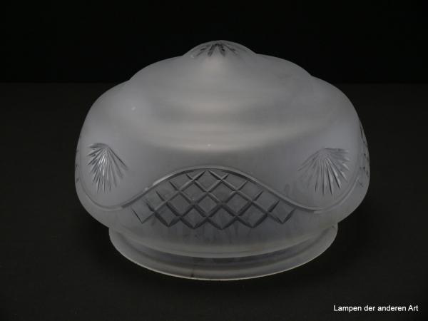 Jugendstil Lampenschirm gebraucht, Kuppelglas satiniert, umlaufender Kerbschliff als geometrische Formen und Fächer, final Sternschliff am getrepptem Schlussteil, Nostalgie Ersatzschirm, D: ca.25cm, H: ca.15cm, Glashalter Griffrand 20cm