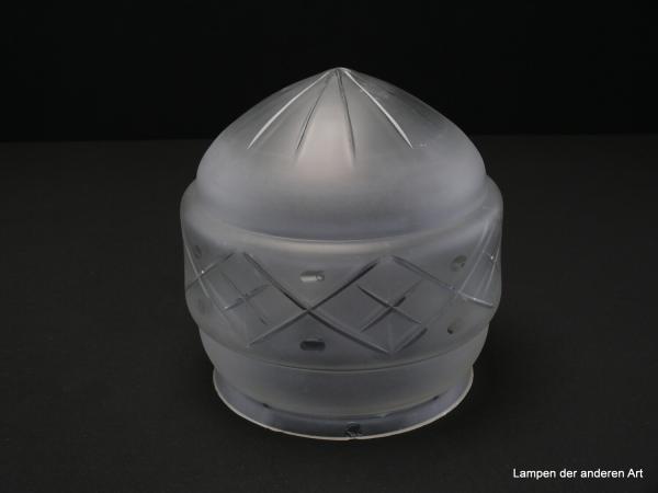 Jugendstil Lampenschirm gebraucht, Glas grau satiniert, bauchige Form spitz zulaufend, Wandung mittig als breites Band hervortretend durchgehendes Schliffmuster, Spitze im Unterteil Dekor Strahlenschliff, D: ca.16cm, H: ca.18cm