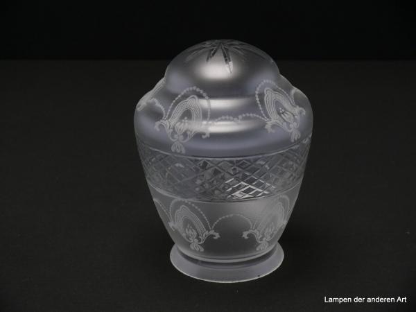3-er Set Jugendstil Lampenschirm gebraucht, Pressglas satiniert mit geätztem Dekor, Rhomben - Zierband in der mittleren Wandungszone, abgesetzter halbrunder Schlussteil mit Strahlendekor, einzeln stehend