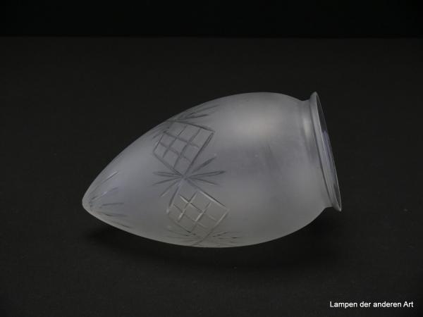 Jugendstil Lampenschirm gebraucht, 3-er Set, Zapfenform, Glas grau satiniert mit Schliffdekor, final Strahlen, umlaufend Rautenband, Nostalgieglas, Ersatzschirm, D:  ca.10cm, H: ca. 16cm, Glashalter Griffrand 8cm, einzeln liegend