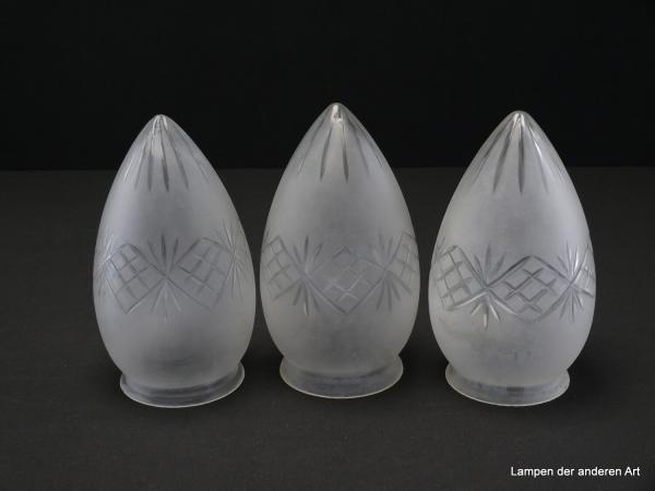 Jugendstil Lampenschirm gebraucht, 3-er Set, Zapfenform, Glas grau satiniert mit Schliffdekor, final Strahlen, umlaufend Rautenband, Nostalgieglas, Ersatzschirm, D:  ca.10cm, H: ca. 16cm, Glashalter Griffrand 8cm