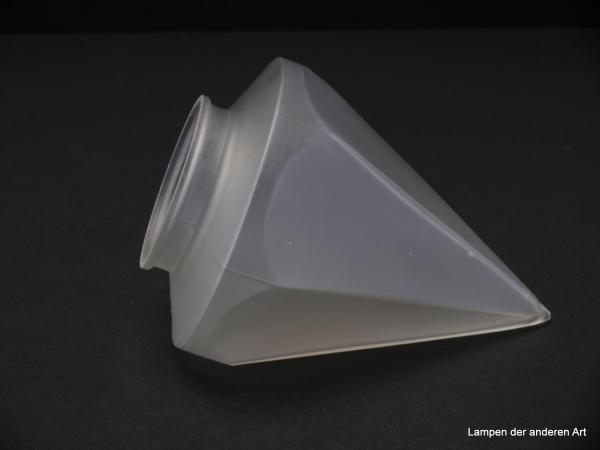 Art Deco Lampenschirm gebraucht, Glas satiniert grau, Spitzkegel, angeschrägte Flächen, antik, Nostalgie Ersatzschirm D: ca.14cm, H: ca.17cm, Glashalter Griffrand 8cm, herstellungsbedingte Lufteinschlüsse, liegend