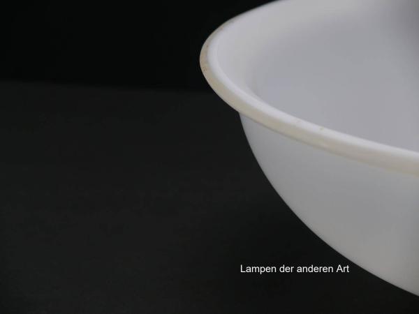 Jugendstil Lampenschirm gebraucht, flache Schüsselform, opal weiß, Nostalgieglas, Ersatzschirm für alte Lampen, zum Einlegen z.B. in Hängeleuchte oder Deckenleuchte, Auflegerand ca.1cm breit , Detail Auflagerand