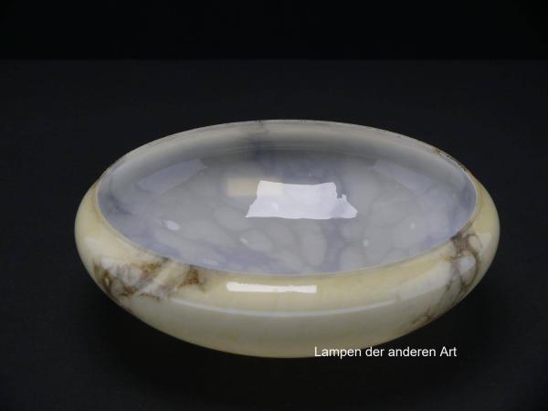 Art Deco Lampenschalen gebraucht 5-er Set, hellgelb-braun marmoriertes Glas, innen weiß, farblich zueinander passend aber verschieden marmoriert, glatte Oberfläche, Nostalgie Ersatzglas D: ca.22cm, H: ca.6,5cm, Loch 45mm, von innen