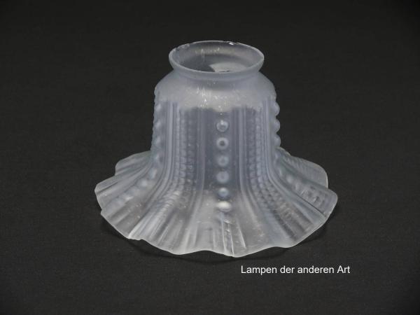 antiker Jugendstil Lampenschirm gebraucht, alter originaler Ersatzschirm, grau satiniert; Wandung in zweifachem Rapport reliefiert, Nostalgieglas D: ca.15cm, H: ca.10cm, Glashalter Griffrand 6cm