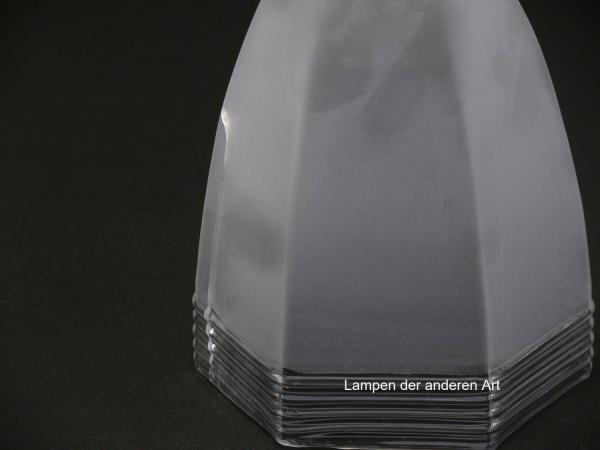 zwei Art Deco Lampenschirme gebraucht im Set, Glas satiniert grau, angeschrägte Flächen, antik, Klarglasrand gerillt, Nostalgie Ersatzschirm D: ca.11cm, H: ca.13cm, Griffrand 6cm, Schirm Zugabe mit Riss