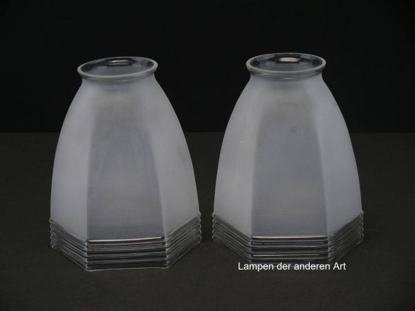 2-er Set Art Deco Lampenschirm gebraucht im Set, Glas satiniert grau, angeschrägte Flächen, antik, Klarglasrand gerillt, Nostalgie Ersatzschirm D: ca.11cm, H: ca.13cm, Glashalter Griffrand 6cm