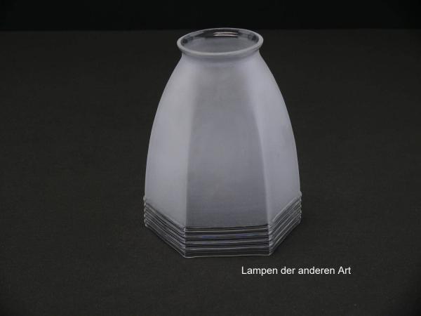 zwei Art Deco Lampenschirme gebraucht im Set, Glas satiniert grau, angeschrägte Flächen, antik, Klarglasrand gerillt, Nostalgie Ersatzschirm D: ca.11cm, H: ca.13cm, Glashalter Griffrand 6cm, einzeln stehend