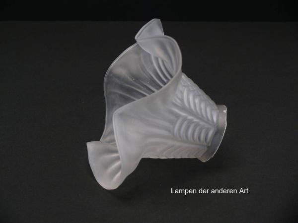 Jugendstil Lampenschirm gebraucht, alter originaler Ersatzschirm, grau satiniert; Blütenform geweitet, Nostalgieglas D: ca.17cm, H: ca.11cm, Glashalter Griffrand 6cm, seitlich