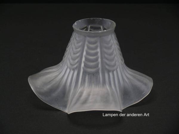 Jugendstil Lampenschirm gebraucht, alter originaler Ersatzschirm, grau satiniert; Blütenform geweitet, Nostalgieglas D: ca.17cm, H: ca.11cm, Glashalter Griffrand 6cm