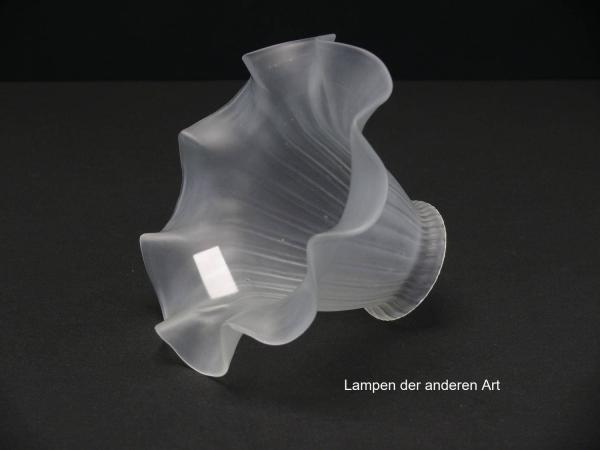 Jugendstil Lampenschirm gebraucht, antik, Glas grau satiniert mit Strukturoberfläche, leicht ausgestellter Zylinder, geschwungener Wellenrand, Glashalter 5,7cm, seitlich liegend