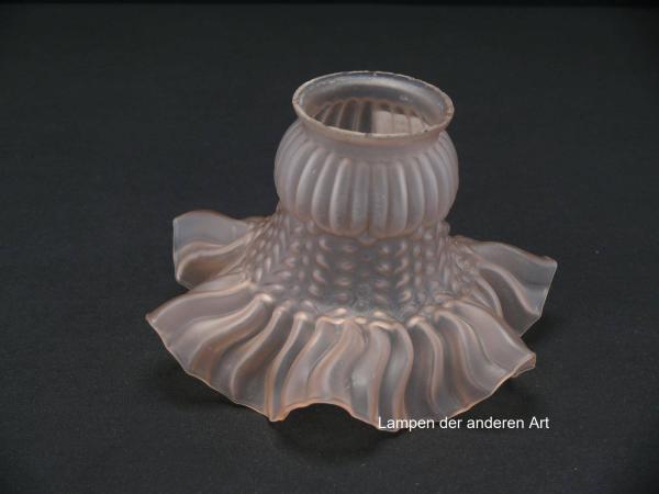 Jugendstil Lampenschirm gebraucht, satiniertes Glas, lachsrosa, dreigeteilte Wandung, gefälteter Rand, Nostalgie Ersatzglas D: ca.16cm, H: ca.10cm, Glashalter Griffrand Ø 6cm - gemessen 5,7cm