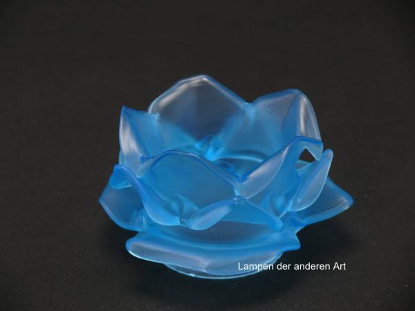 Jugendstil Lampenschirm gebraucht, exotische Erscheinung, blaues Glas, satiniert, stilisierte Seerose, Nostalgie Ersatzglas D: ca.10cm, H: ca.6cm, Glashalter Griffrand Ø 6cm, von unten