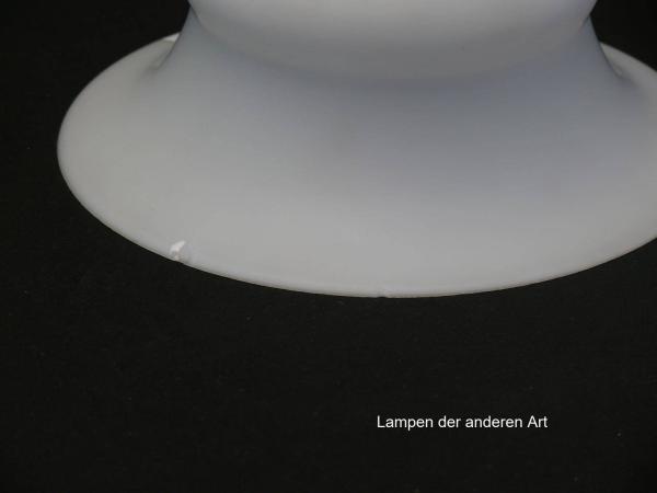 Jugendstil Lampenschirm gebraucht, opal satiniertes Glas, mittig geschnürte Wandung, zum Rand hin weit aufgezogen, Nostalgie Ersatzglas D: ca.19cm, H: ca.9cm, Glashalter Griffrand Ø 6cm, Detail zwei Chips am Rand