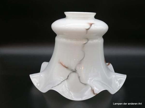 großer Art Deco Lampenschirm gebraucht, Blütenform opal weiß mit Marmordekor und weit geschwungenem Rand, D: 36cm, H: 25cm, Griff-Rand 11cm