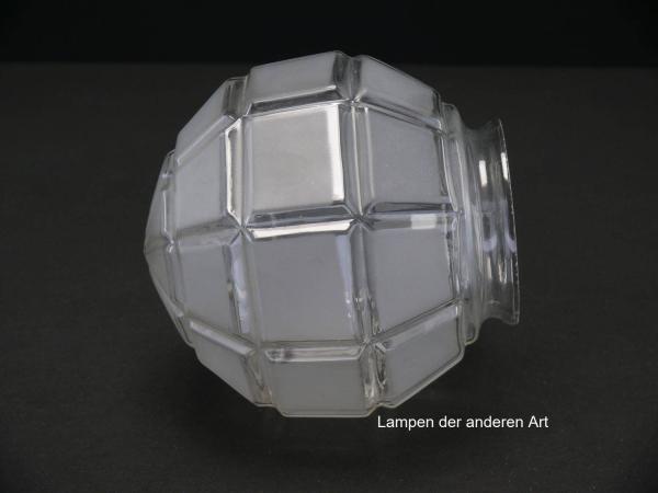 Art Deco Lampenschirm gebraucht, Kugelglas mit Prismen, satinierte Flächen, Nostalgie Ersatzschirm,  D: ca.14cm,  H: ca.14cm , Glashalter Griffrand Ø 8cm, seitlich