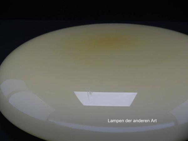 Lampenschirm gebraucht, flaches Kuppelglas geschlossen, elfenbeinfarbener Grund, Nostalgie Ersatzglas, D: ca.30cm, Höhe ca.9cm, Glashalter Griffrand Ø20cm, Detail Kratzer auf der Oberfläche