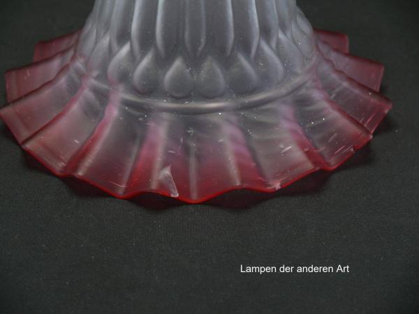 antiker Jugendstil Lampenschirm gebraucht, geweiteter Glaszylinder grau satiniert, Oberfläche reliefiert, aufgezogener gewellter Rand in rot, Nostalgie Ersatzglas, D: ca.16cm, H: ca.10cm, Glashalter Griffrand Ø 6cm, einige Minichips am Rand