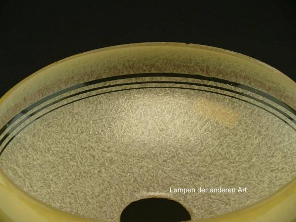 3-er Set Art Deco Lampenschale gebraucht, Glas, gelb, außen glatte glänzende Oberfläche, innen weiße Pinselstruktur, Ringlinien durchsichtig und eine in orange am Rand, Nostalgie Ersatzglas für alte Lampen, Loch Ø45mm, Detail kleiner Chip am Rand