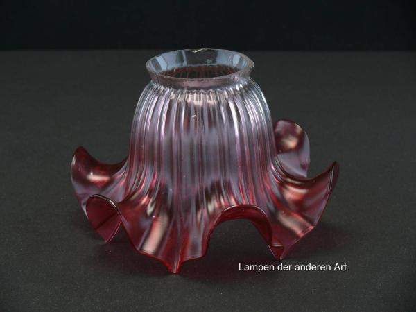 antiker Jugendstil Lampenschirm gebraucht, Klarglas, Farbgebung steigert sich von oben nach unten in ein sattes Rot, gerillter gerader Zylinder, Nostalgie Ersatzglas für alte Lampen, D: ca.15cm, H: ca.10cm, Glashalterand Griffrand 6cm
