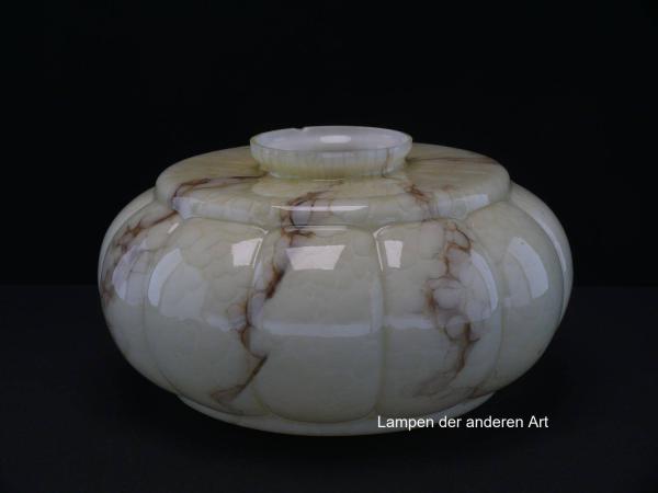 Art Deco Lampenschirm gebraucht, geschlossenes Glas, elfenbeinfarbener Grund, braun marmoriert,  Kuppelschirm, kürbisähnliche Form, untere Mitte plan, Nostalgie Ersatzglas für alte Lampen, D: ca.30cm, H: ca.15cm, Glashalter Griffrand Ø10cm