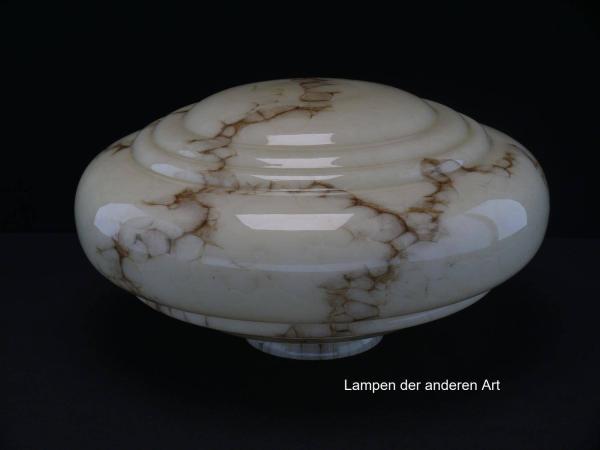 Art Deco Lampenschirm gebraucht, geschlossenes Glas, elfenbeinfarbener Grund, marmorartig mit braunen Adern durchzogen, bauchiger Kuppelschirm, Nostalgie Ersatzglas für alte Lampen, D: ca.33cm, H: ca.17cm, Glashalter Griffrand Ø10cm