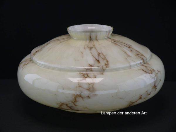 Art Deco Lampenschirm gebraucht, geschlossenes Glas, elfenbeinfarbener Grund, marmorartig mit braunen Adern durchzogen, bauchiger Kuppelschirm, Nostalgie Ersatzglas für alte Lampen, D: ca.33cm, H: ca.17cm, Glashalter Griffrand Ø10cm, von unten